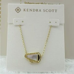 Kendra Scott Cheer Necklace in mother-of-Pearl Gold
